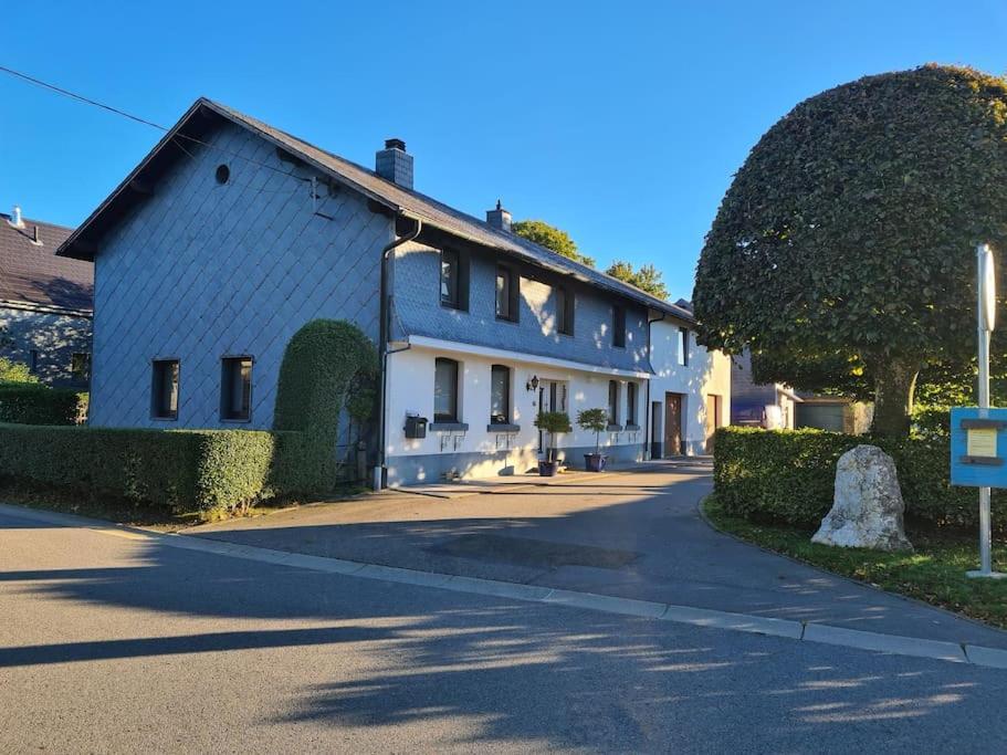 Haus Paesch Nahe See Mit Beheiztem Whirlpool/Sauna Butgenbach Esterno foto